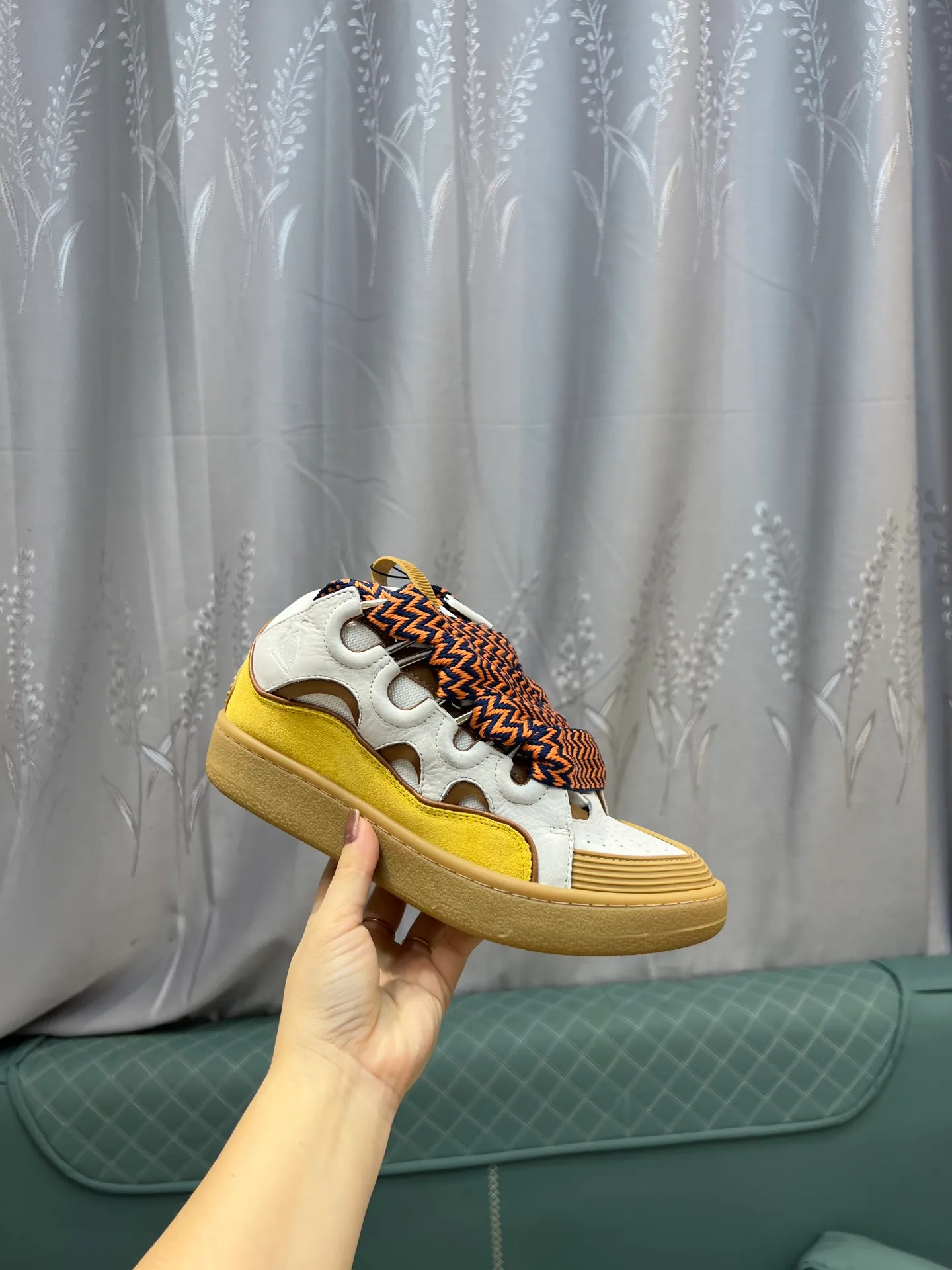 Men's men's shoes💰780 [LANVIN] Latest lace-up fashionable casual sneakers for couples High-quality CLAY couple series‼ ️ The latest trendy products of the season 🌈Many bloggers have planted grass and purchased the original open-mold customization. The upper and outsole are sewn with mark threads without edge sealing. Multiple material splicing combination design. Very versatile for fashionable and casual wear. Comfortable on the feet. Recommended for self-retention (upper cowhide + cow suede + breathable mesh) inner foot pad cowhide exclusive original open-mold clear logo rubber outsole ⚠️36-44 yards (45 custom-made)